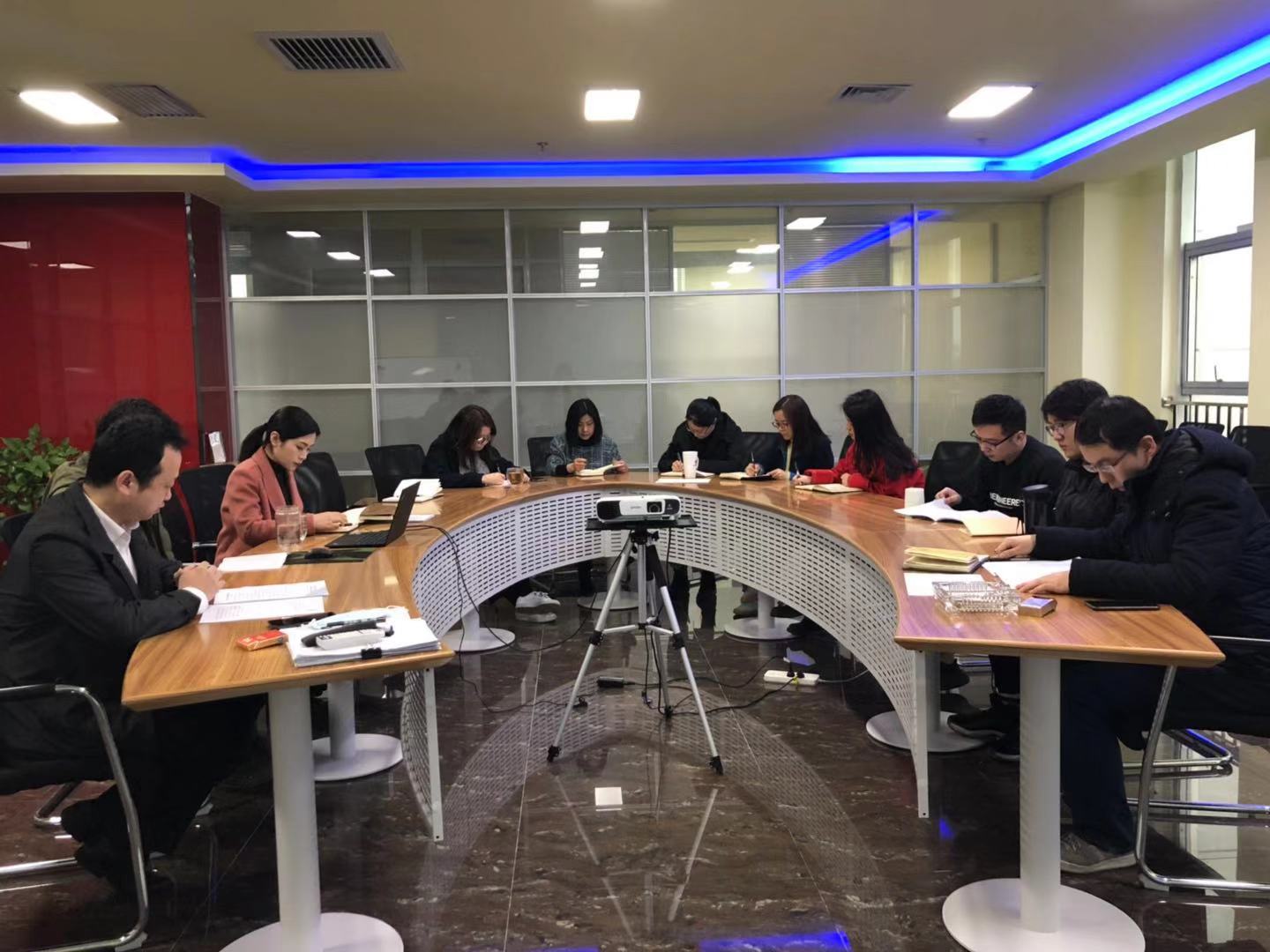 1551429368681034WWF6.jpg 20190301研究院公司組織傳達(dá)學(xué)習(xí)2019年工作會(huì)議暨一屆三次次職代會(huì)精神.jpg