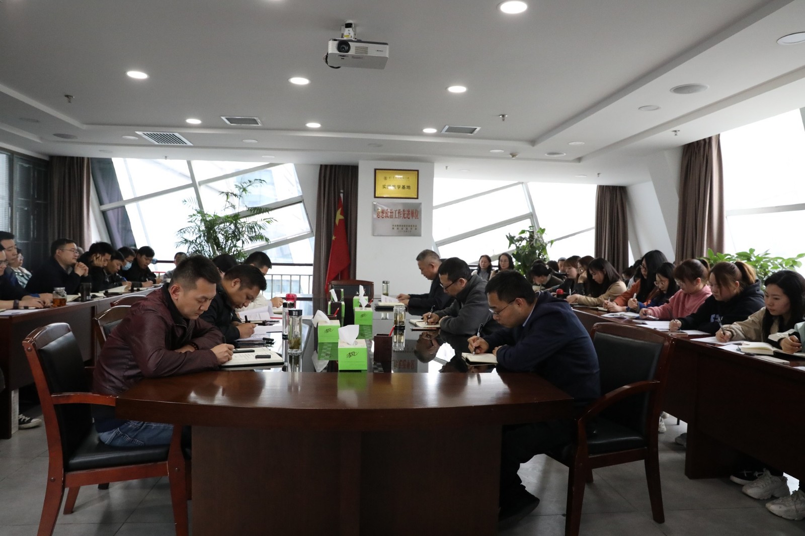 1617851008594291mXjR.jpeg 水環(huán)境公司舉辦黨史學(xué)習(xí)教育專題讀書班活動.jpeg