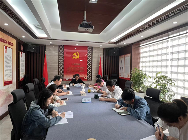 16849852855573635I4h.png 陜西環(huán)保集團(tuán)領(lǐng)導(dǎo)到投資公司進(jìn)行習(xí)近平新時(shí)代中國(guó)特色社會(huì)主義思想主題教育宣講.png