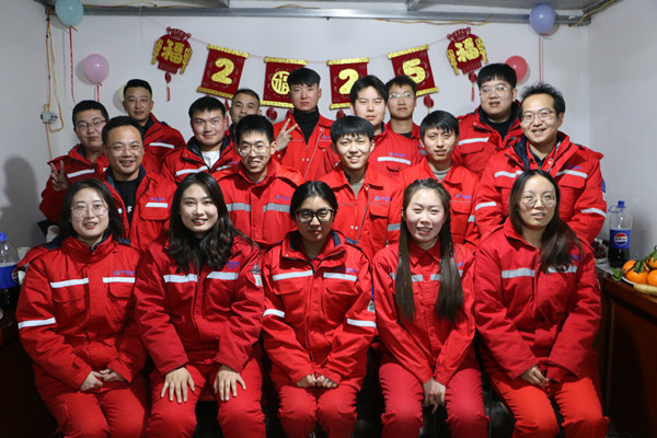 “元”夢(mèng)新程，“旦”啟華章--榆林分公司項(xiàng)目一線(xiàn)同慶元旦照片 (1)_副本.jpg